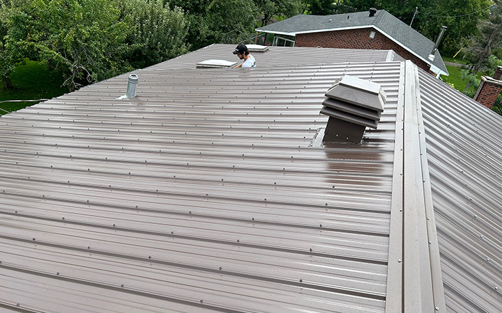 Metal roof Montreal